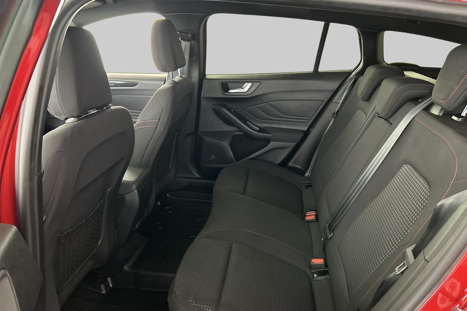 Ford Focus iso kuva 9