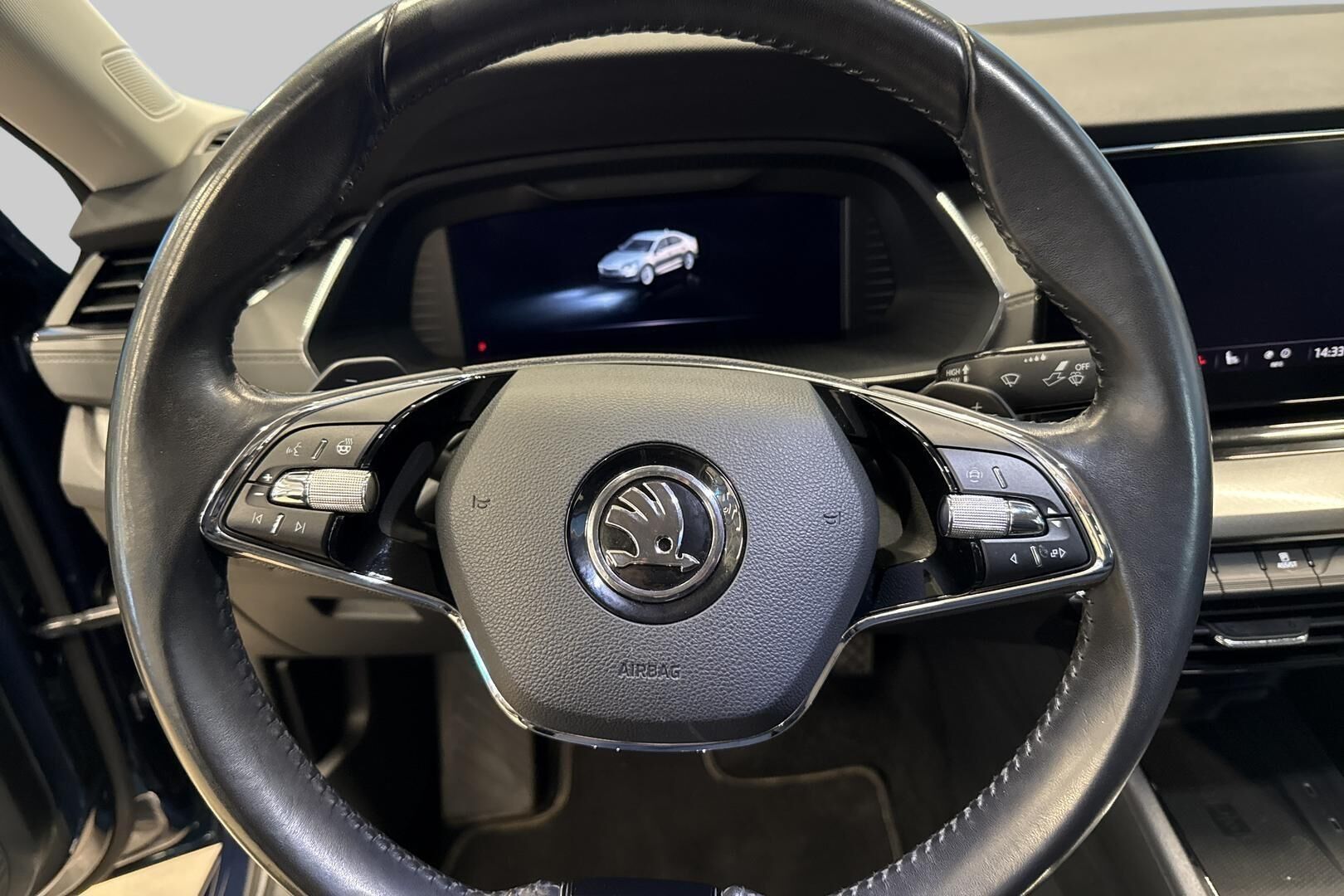 Skoda Octavia iso kuva 16