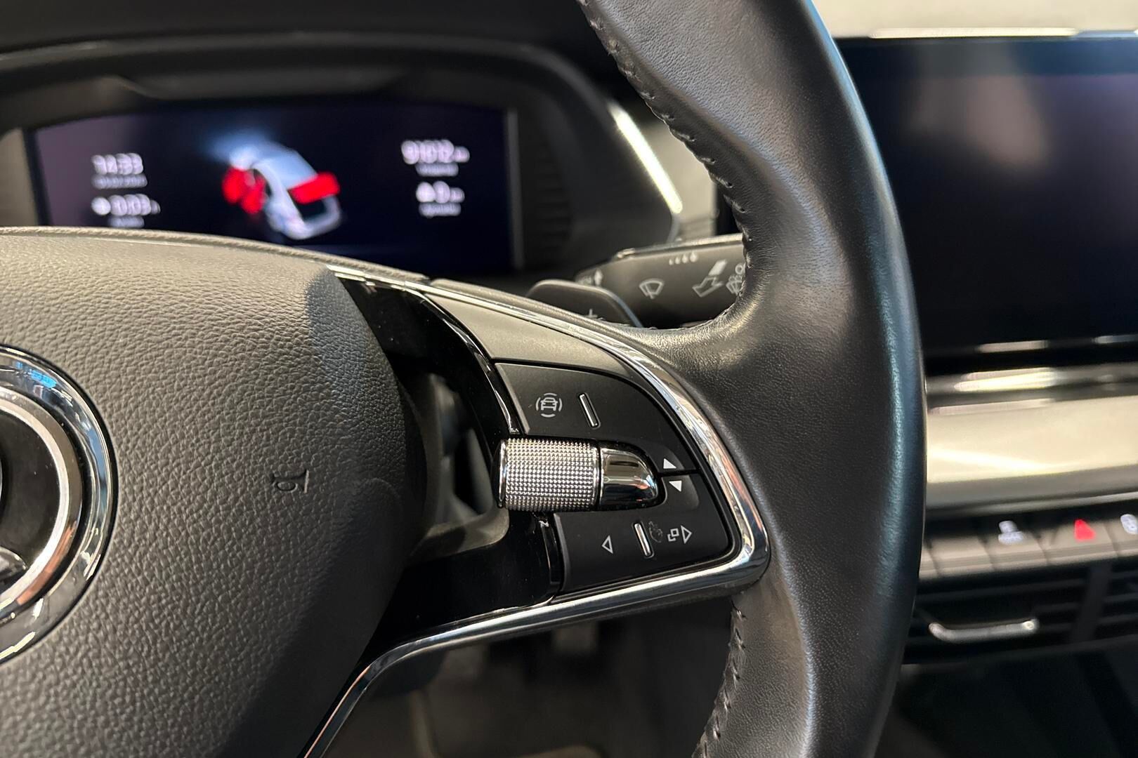 Skoda Octavia iso kuva 18