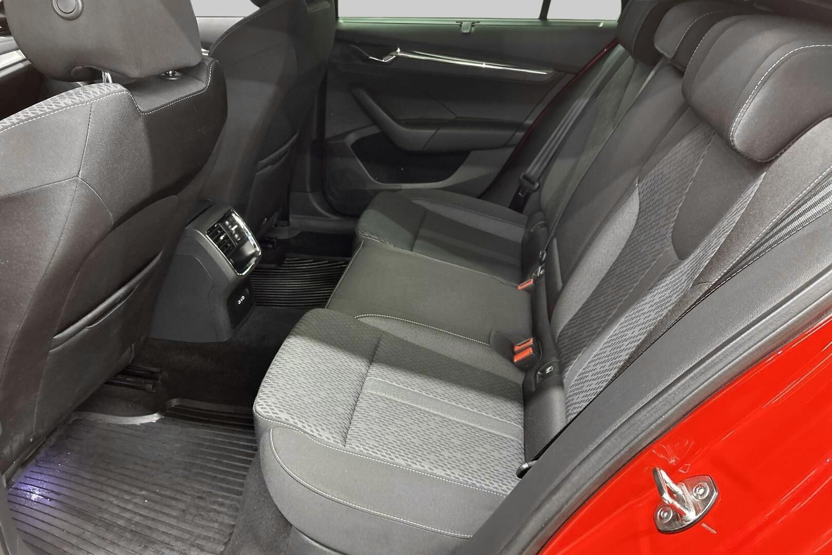 Skoda Octavia iso kuva 10