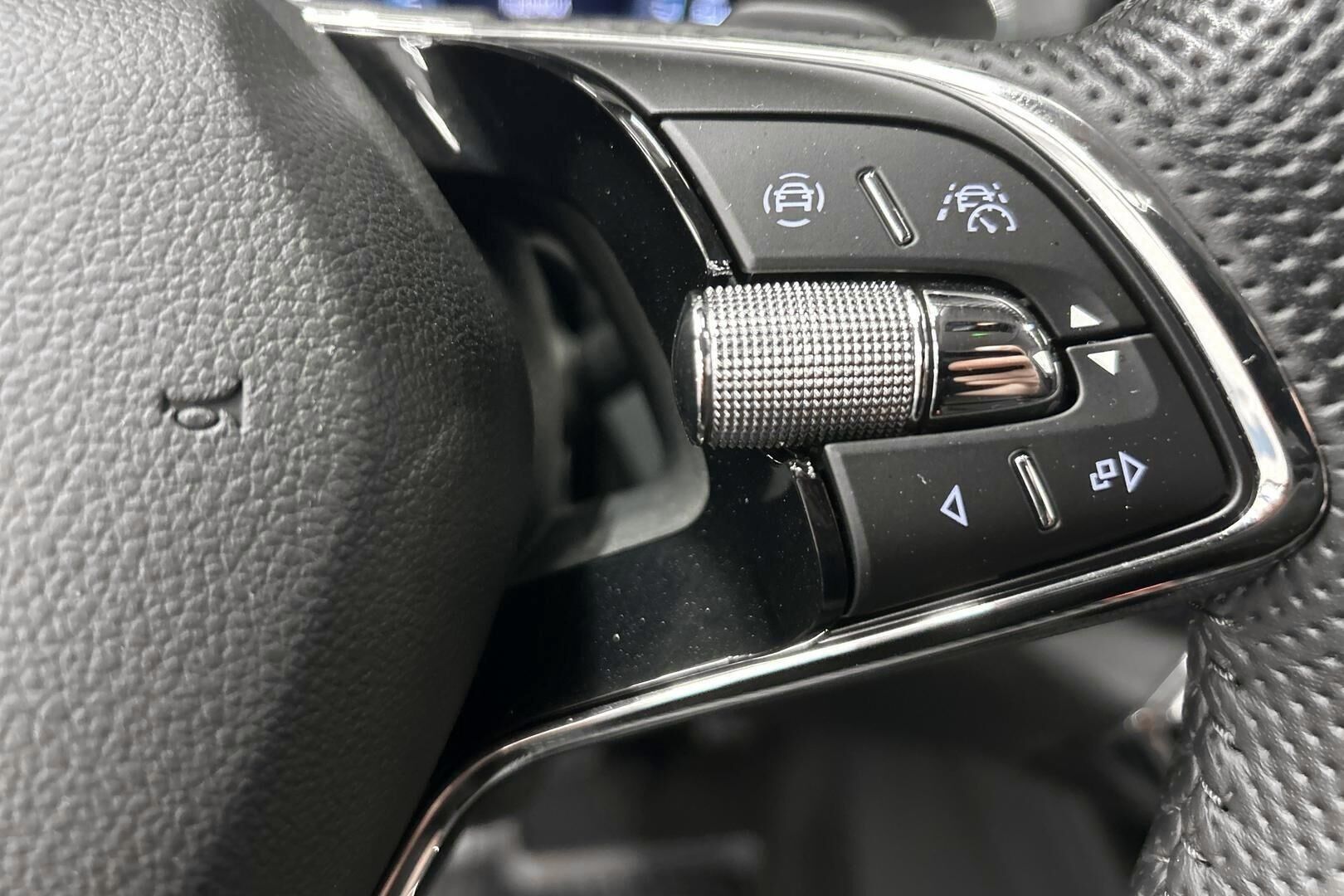 Skoda Octavia iso kuva 16