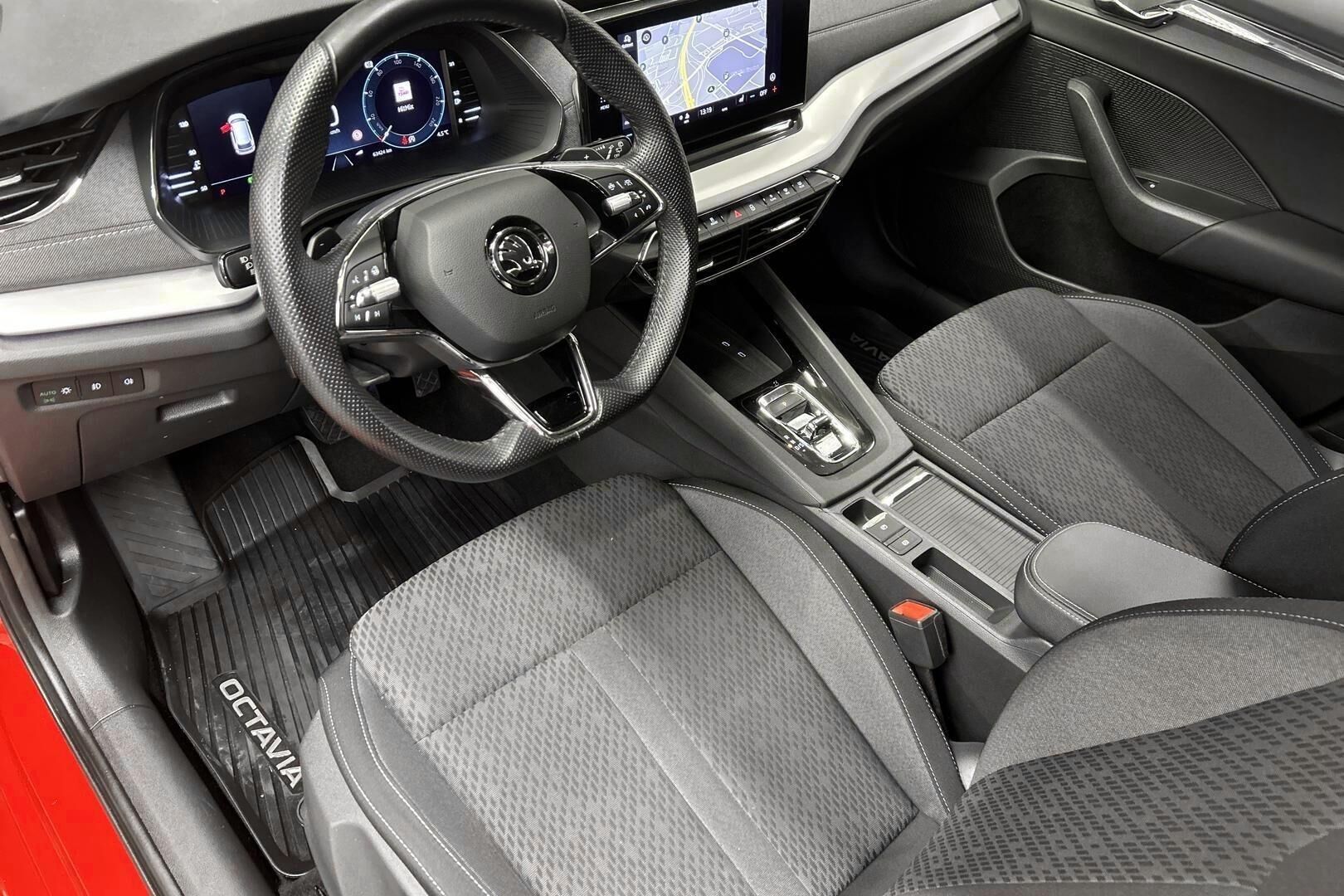 Skoda Octavia iso kuva 9