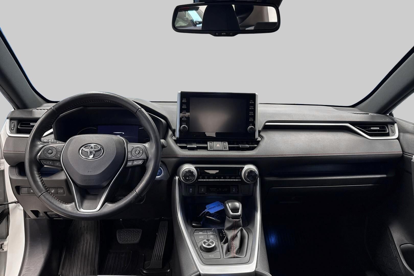 Toyota RAV4 Plug-in iso kuva 10