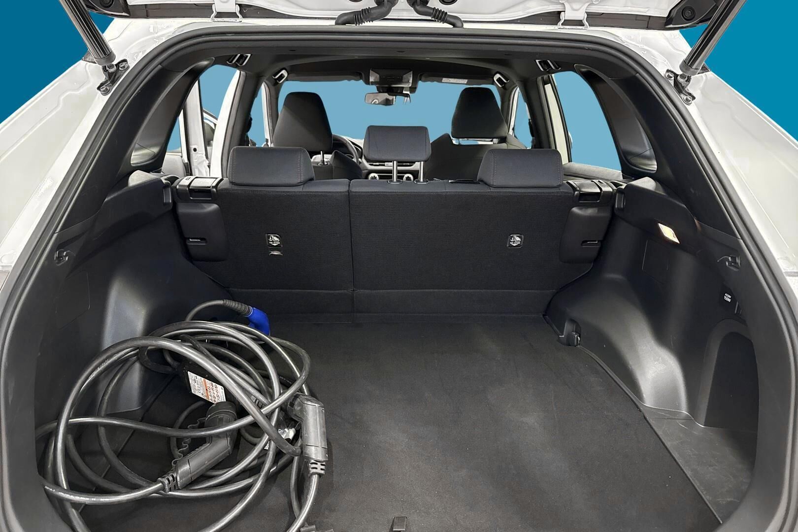 Toyota RAV4 Plug-in iso kuva 11