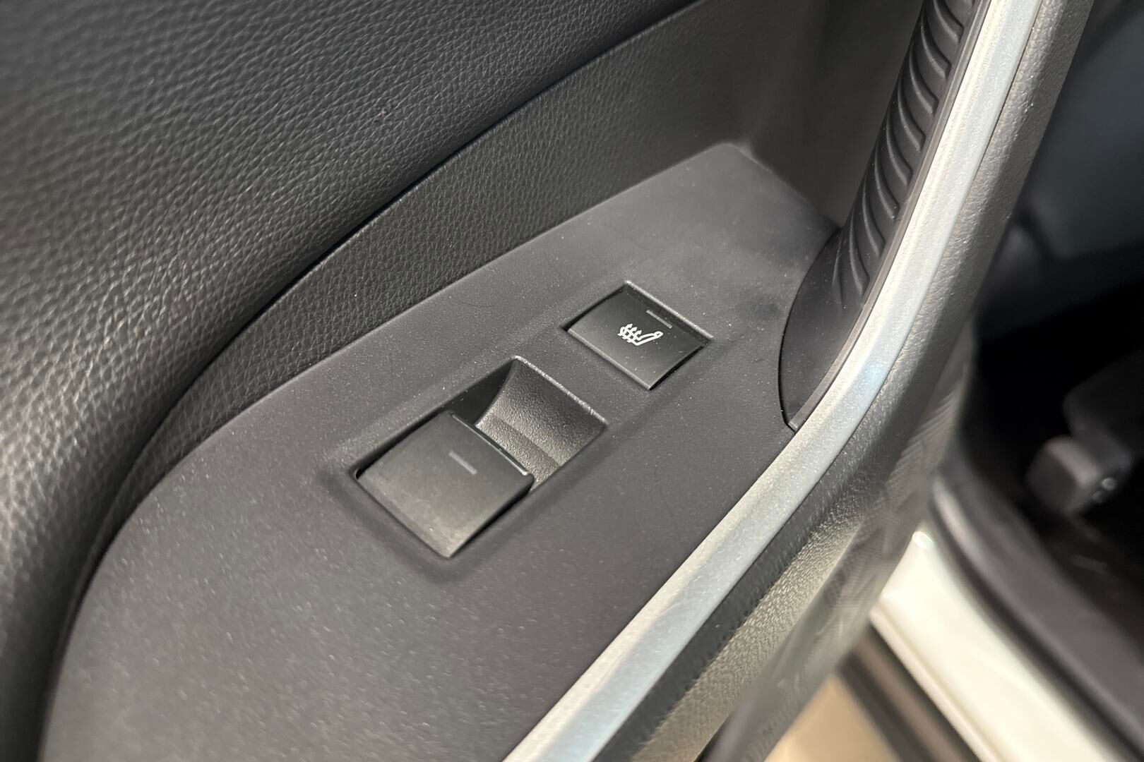 Toyota RAV4 Plug-in iso kuva 13