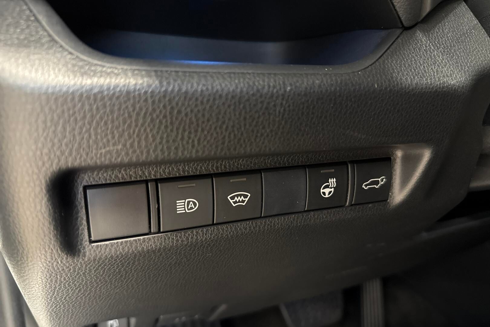 Toyota RAV4 Plug-in iso kuva 15