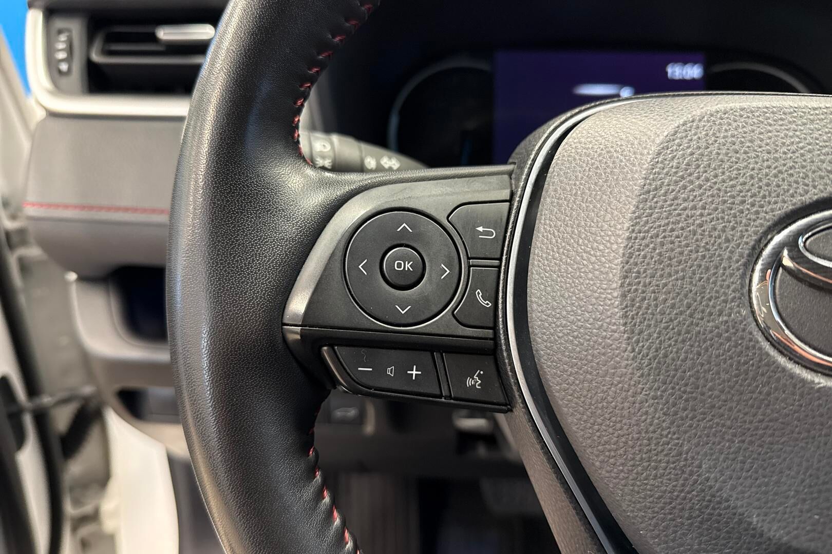 Toyota RAV4 Plug-in iso kuva 22