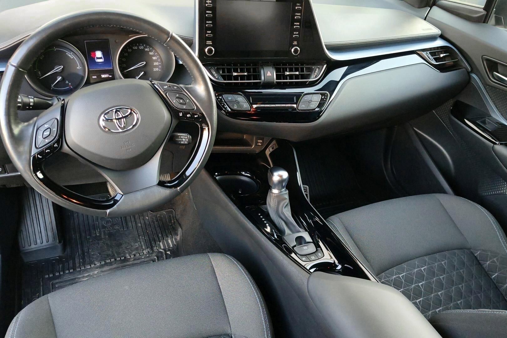 Toyota C-HR iso kuva 1