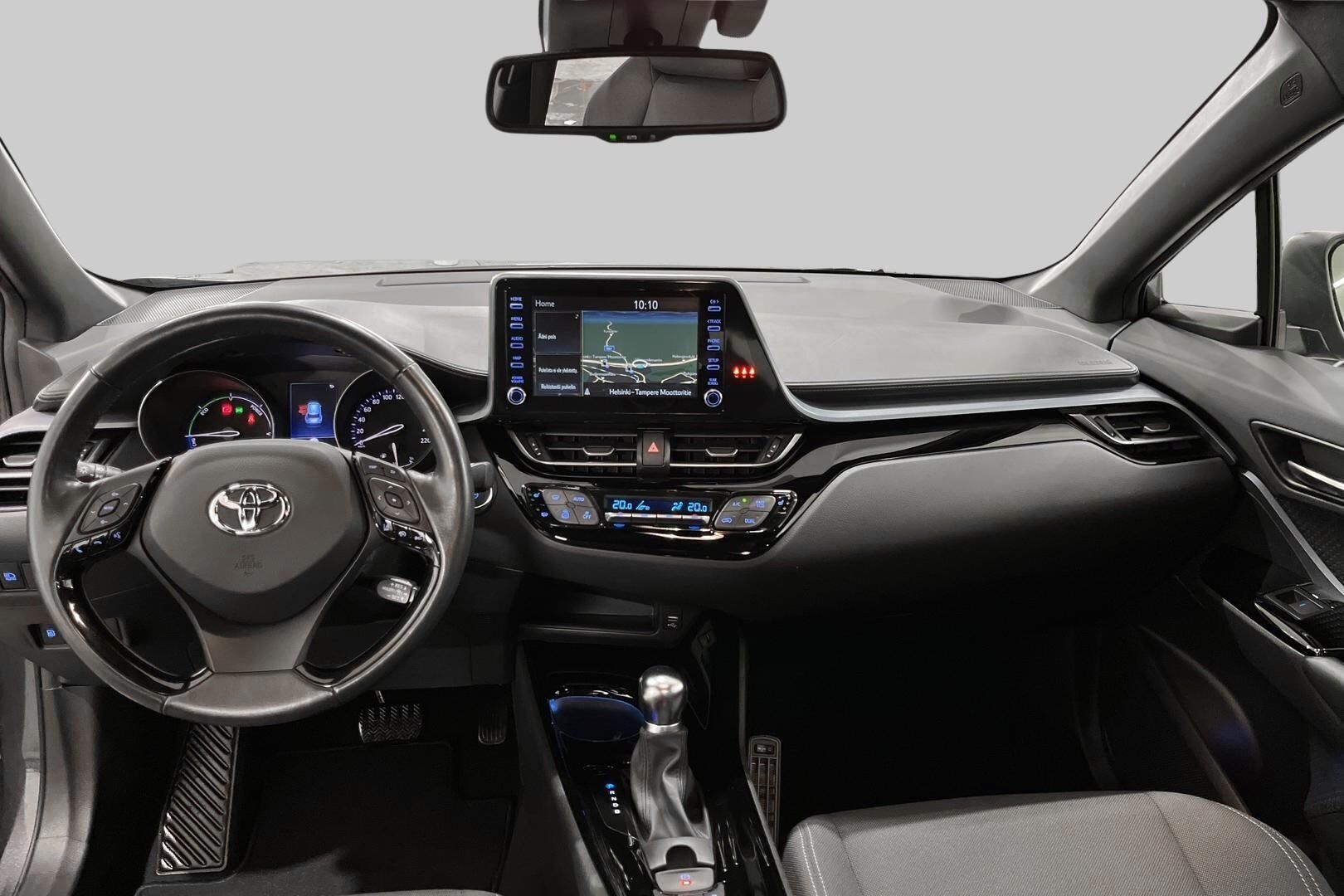 Toyota C-HR iso kuva 10