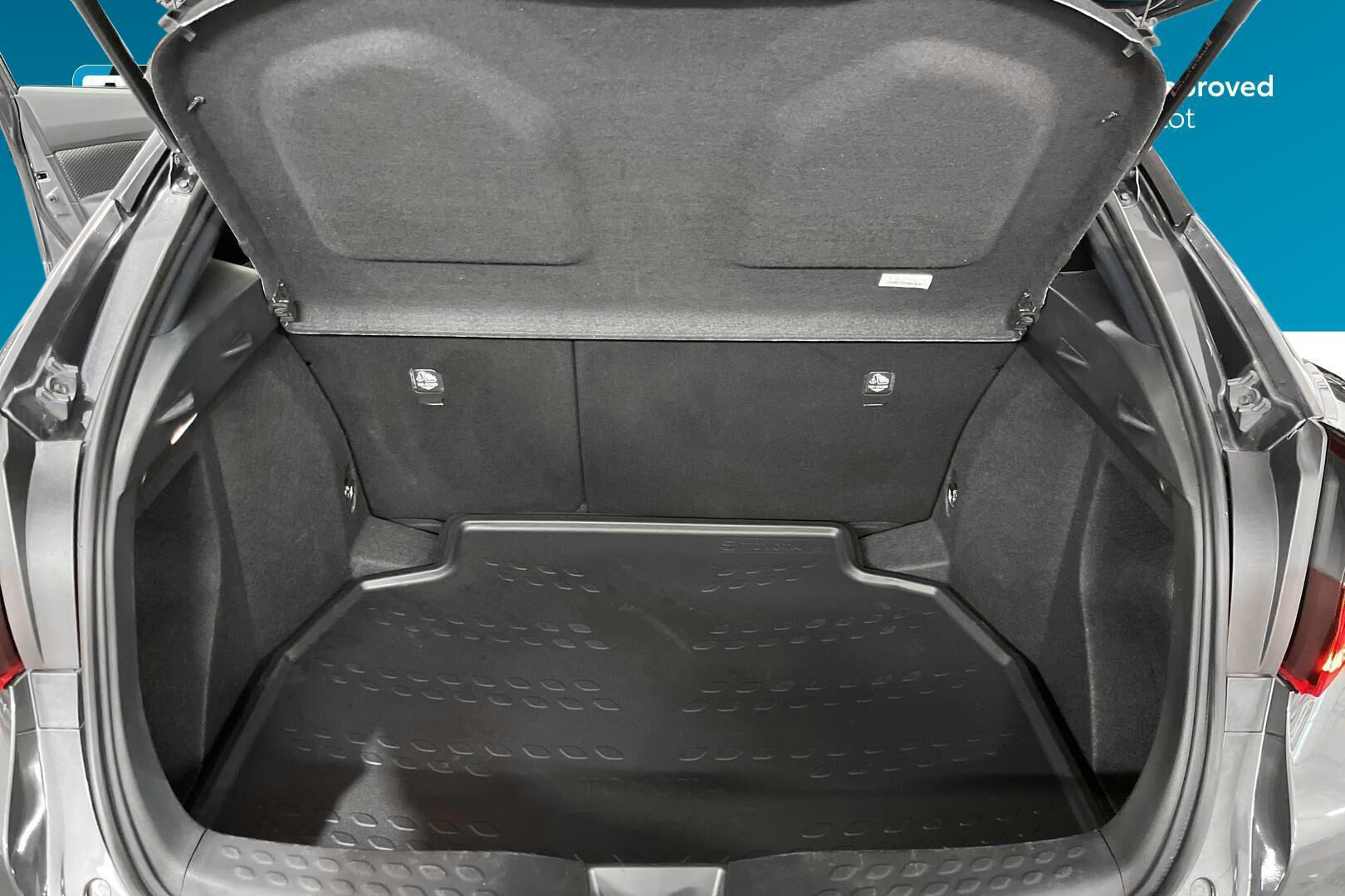 Toyota C-HR iso kuva 11