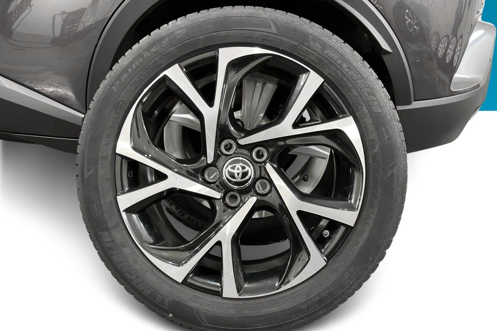 Toyota C-HR iso kuva 13