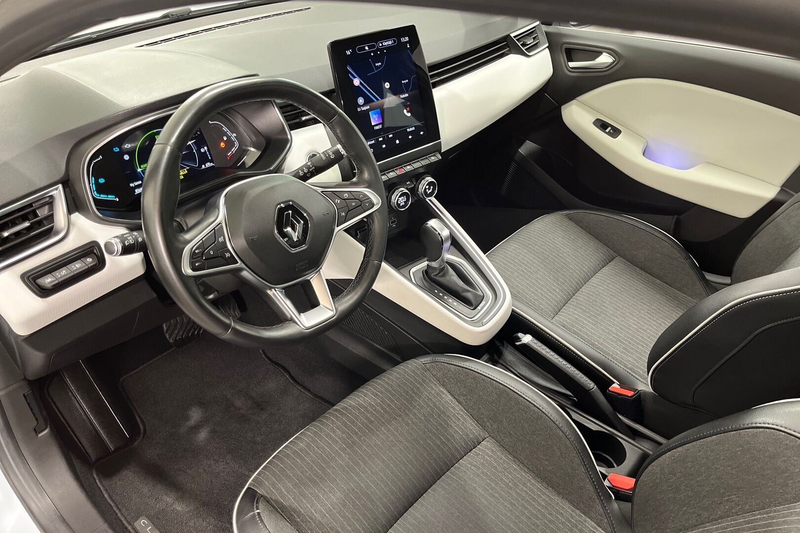 Renault Clio iso kuva 6