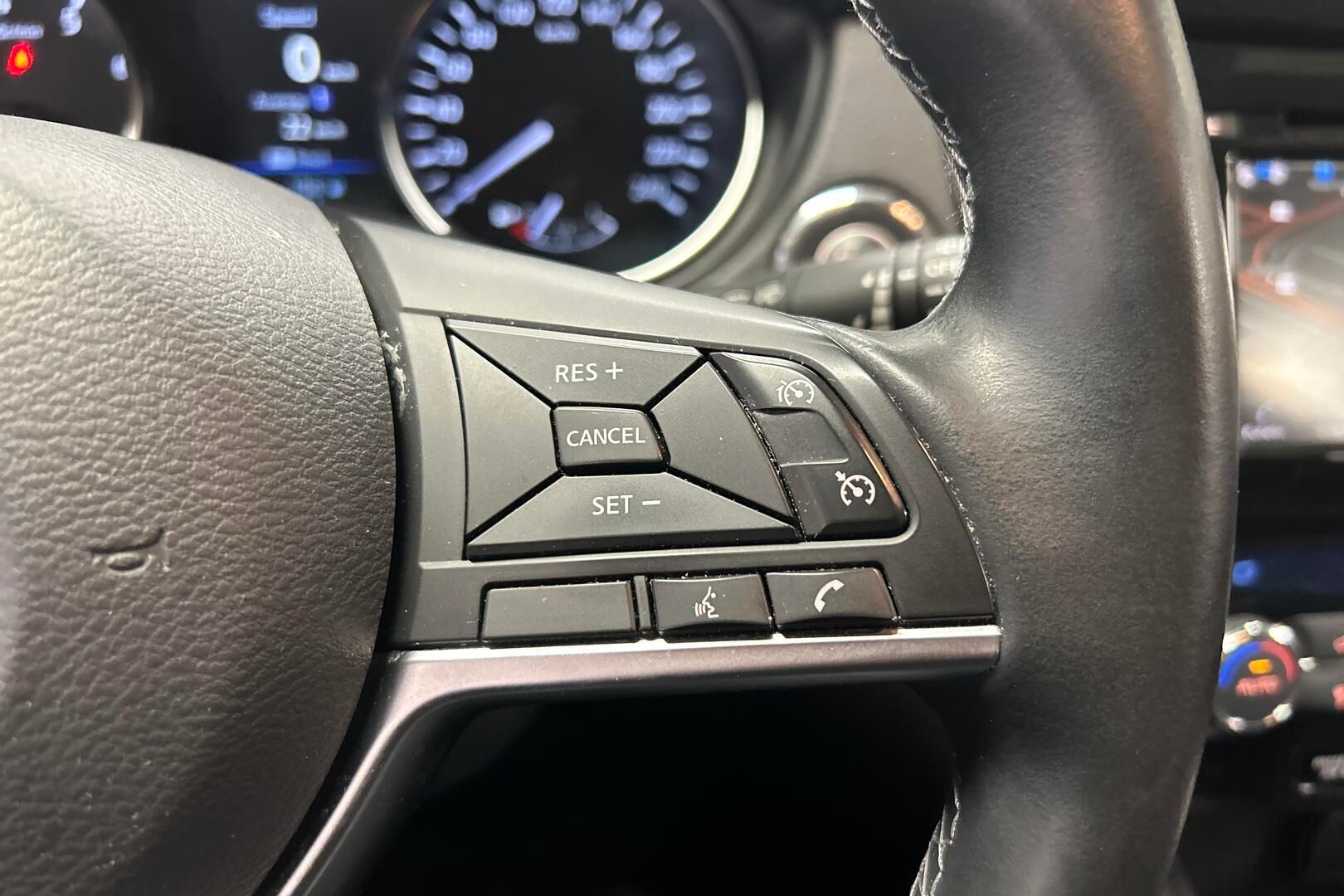 Nissan Qashqai iso kuva 16