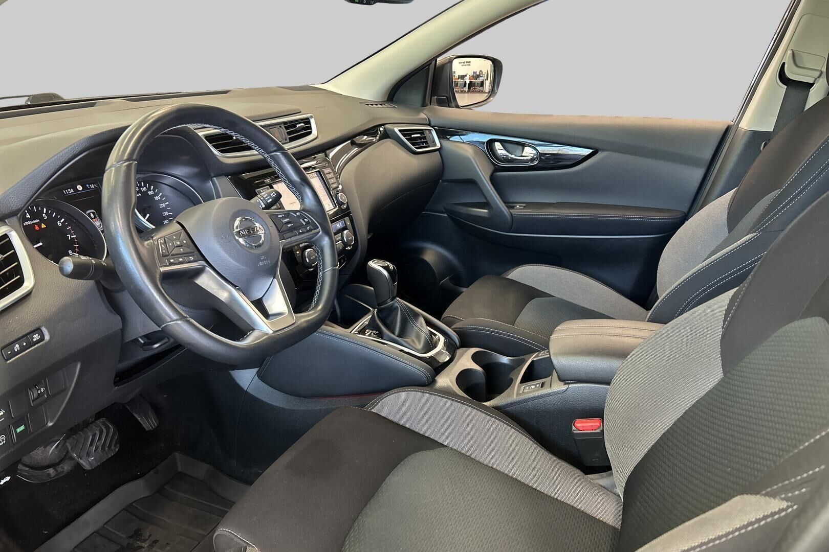 Nissan Qashqai iso kuva 8