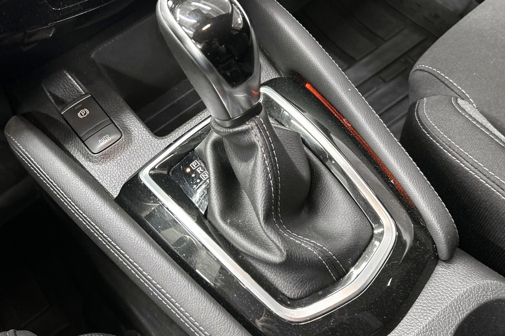 Nissan Qashqai iso kuva 22