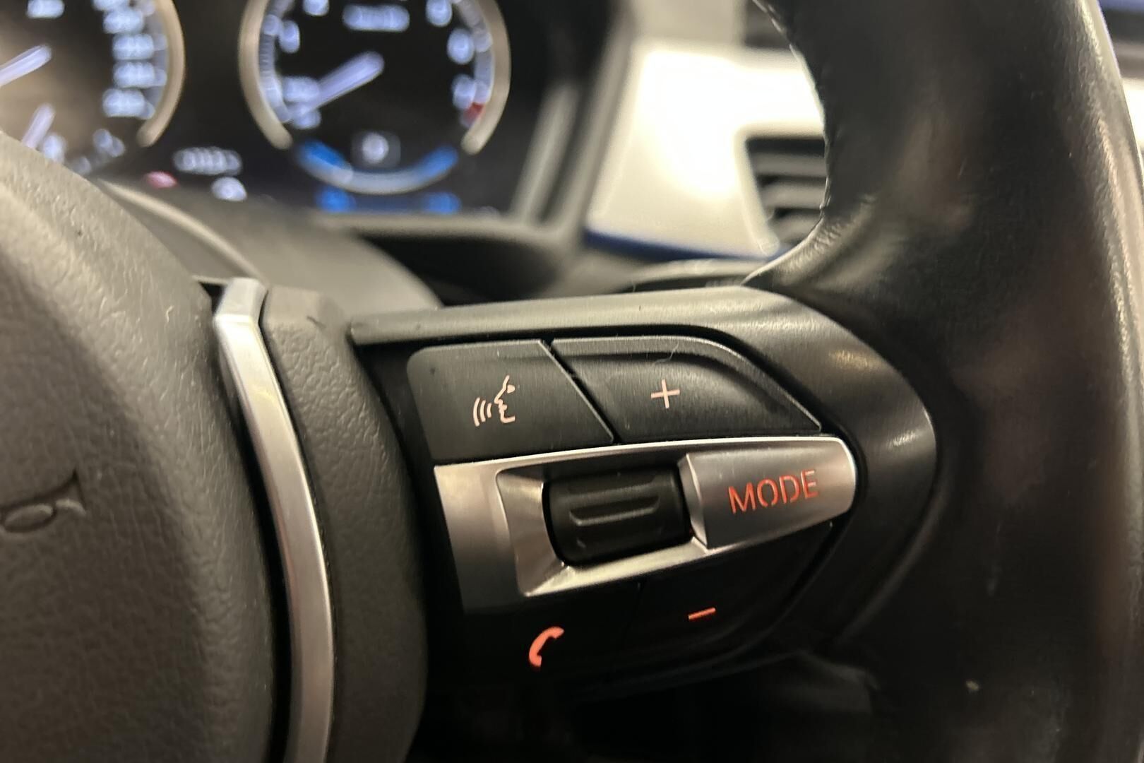 BMW X1 iso kuva 13