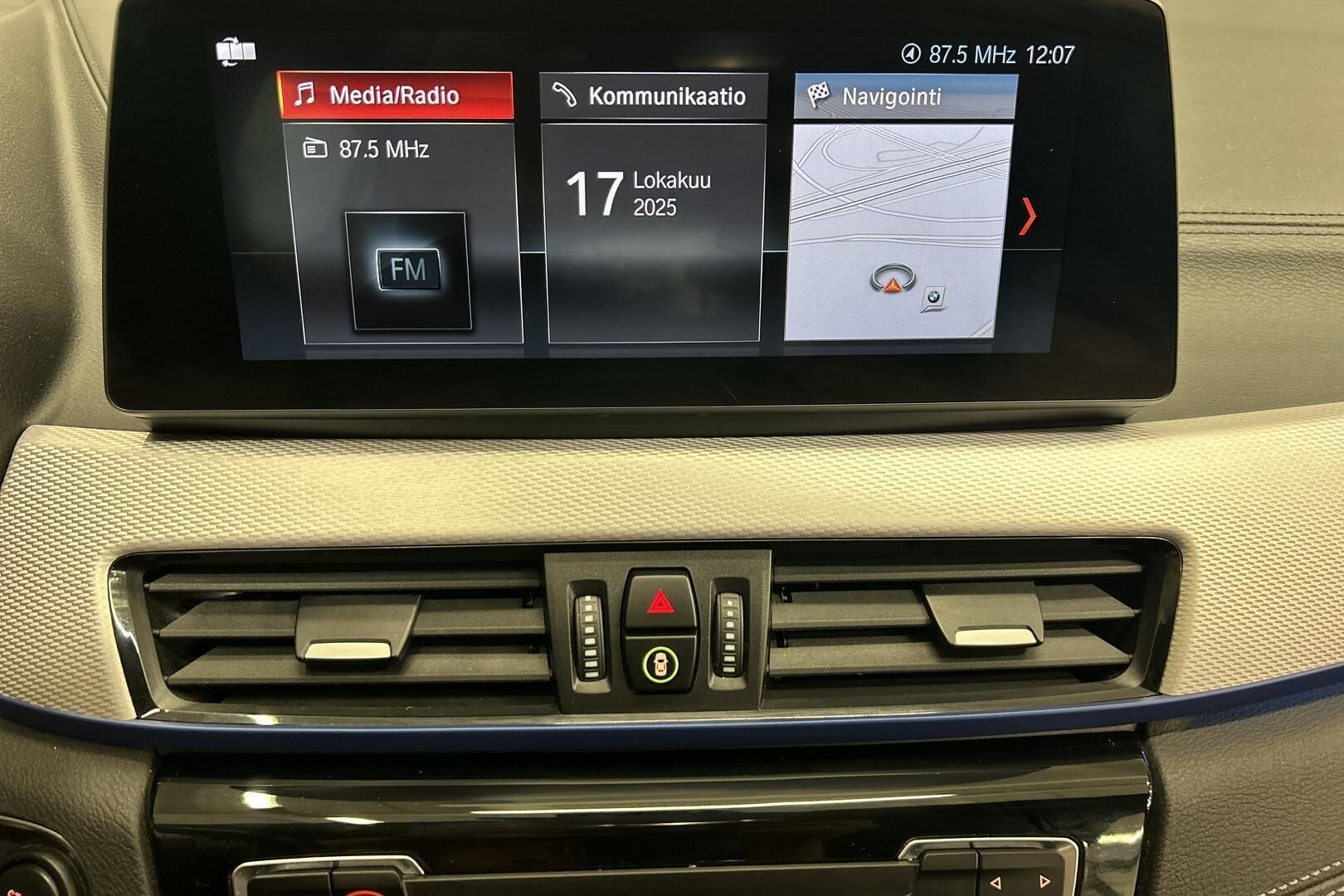 BMW X1 iso kuva 14