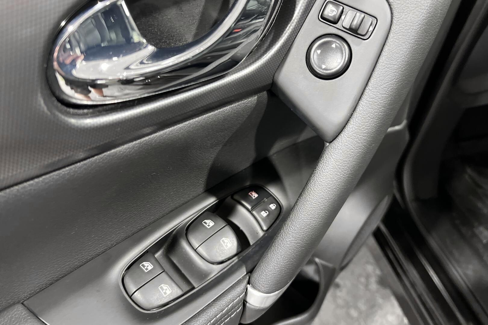 Nissan Qashqai iso kuva 14