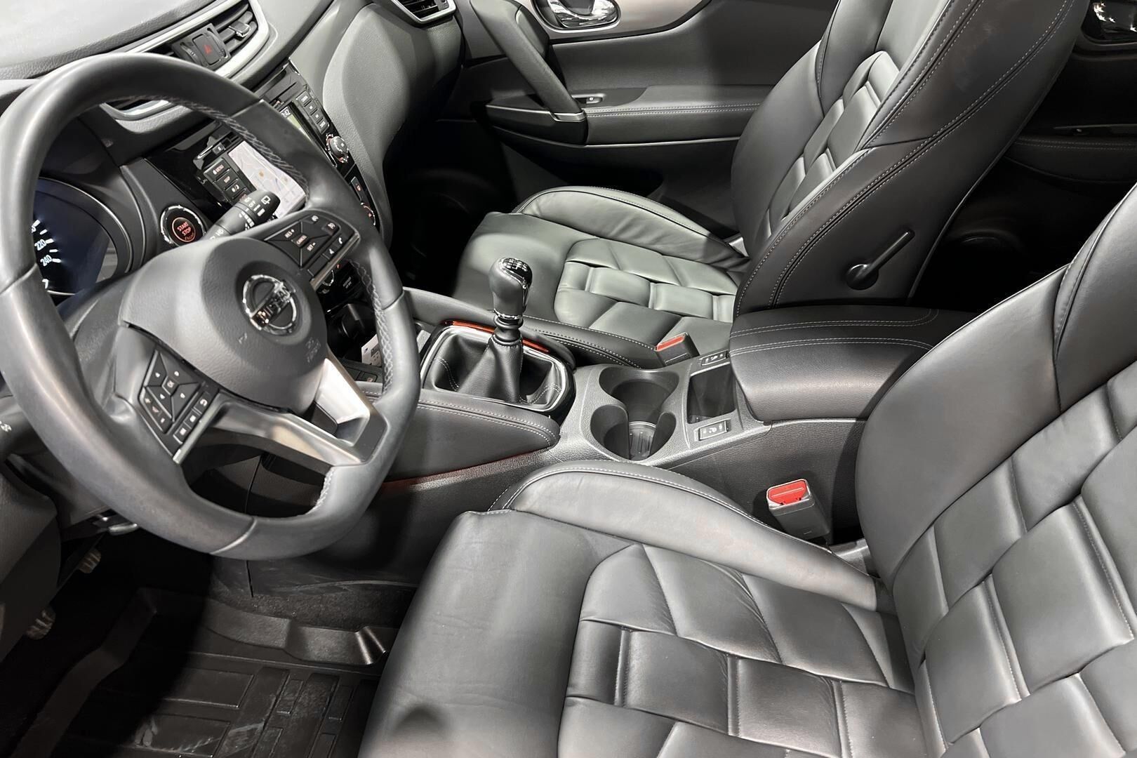 Nissan Qashqai iso kuva 8