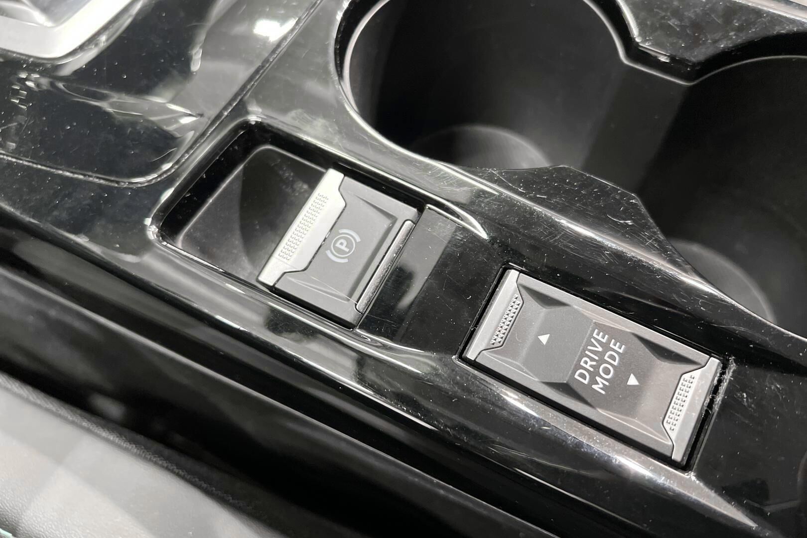 Peugeot 208 iso kuva 18