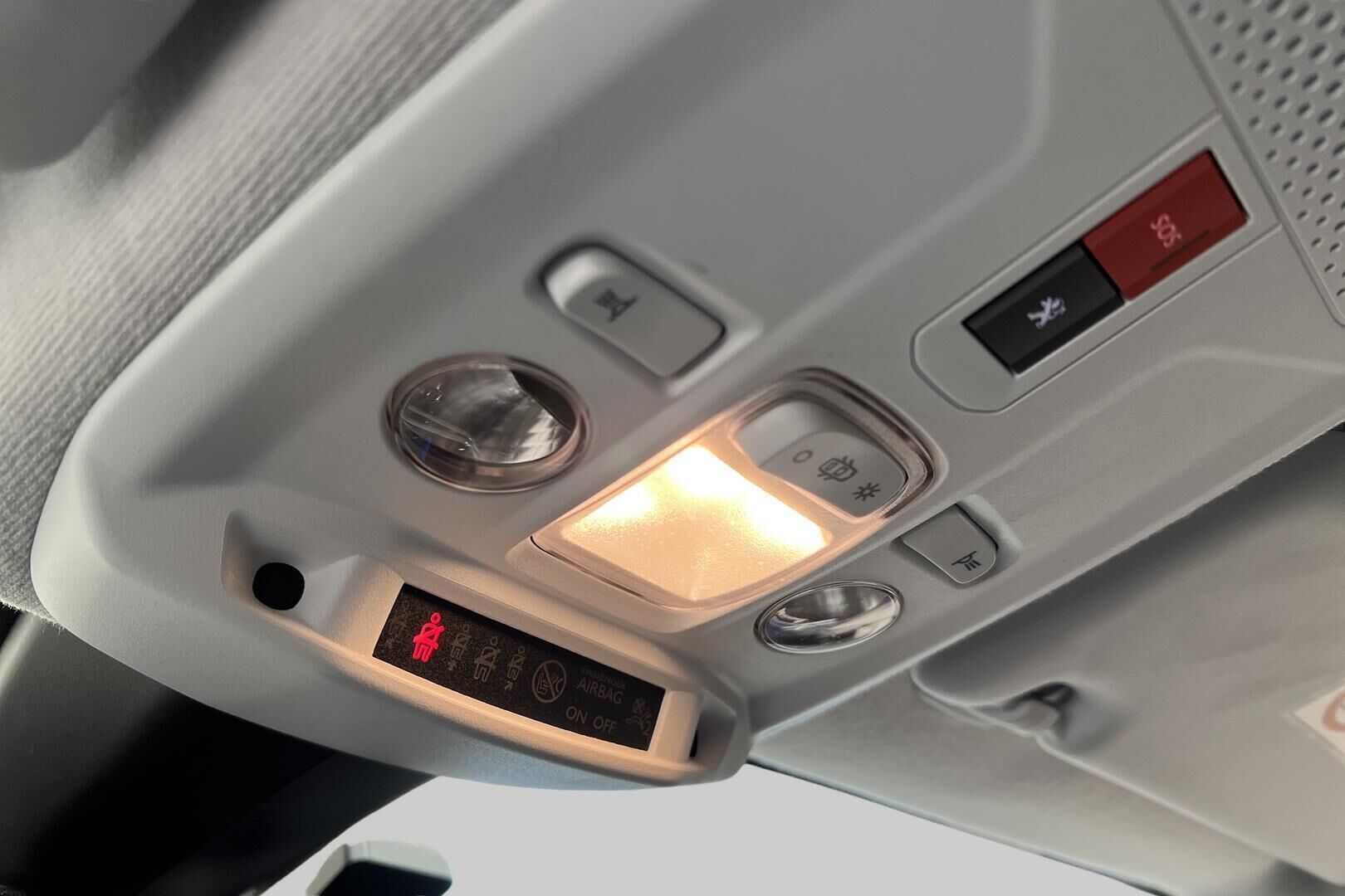 Peugeot 208 iso kuva 19