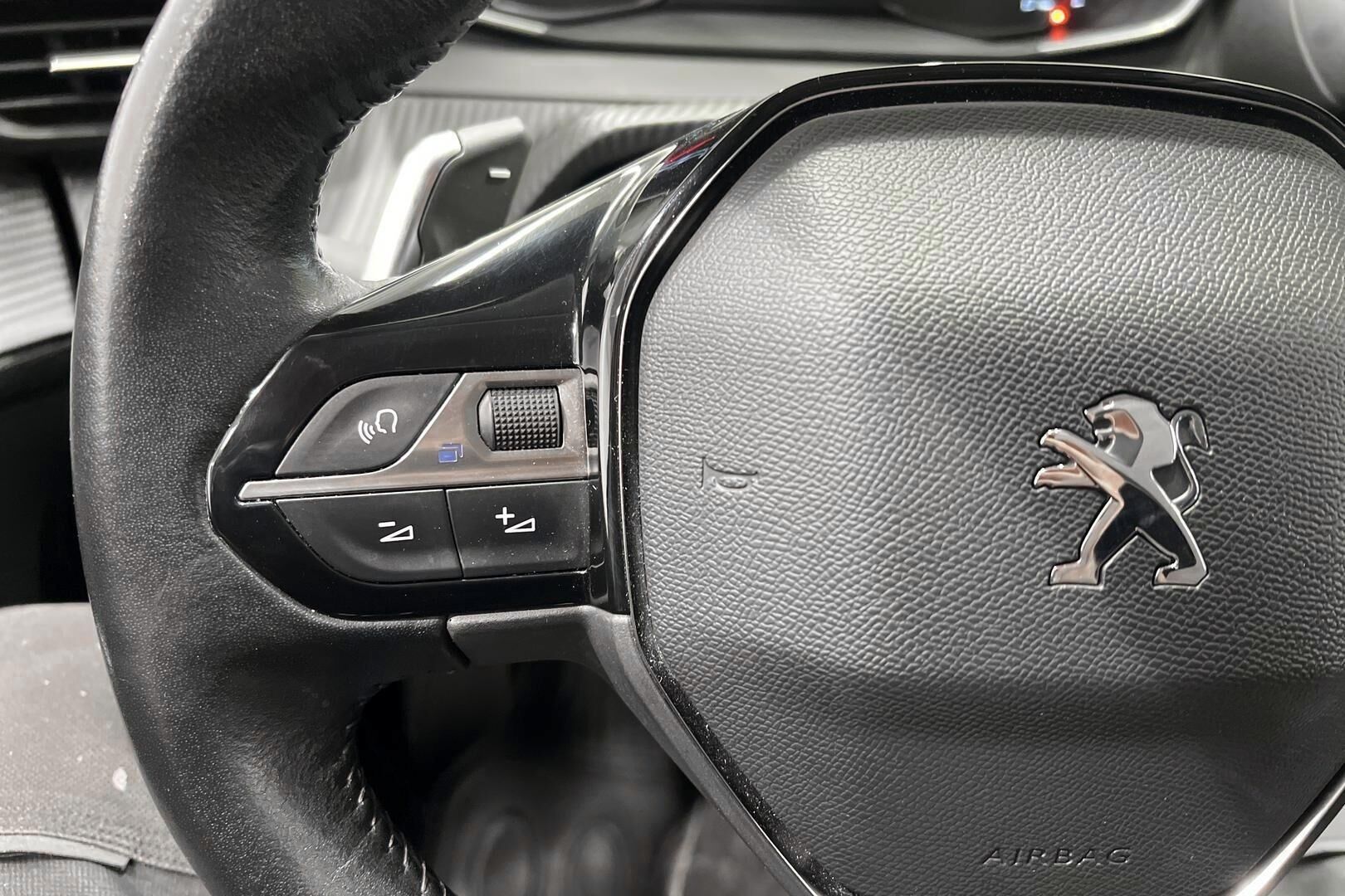 Peugeot 208 iso kuva 21