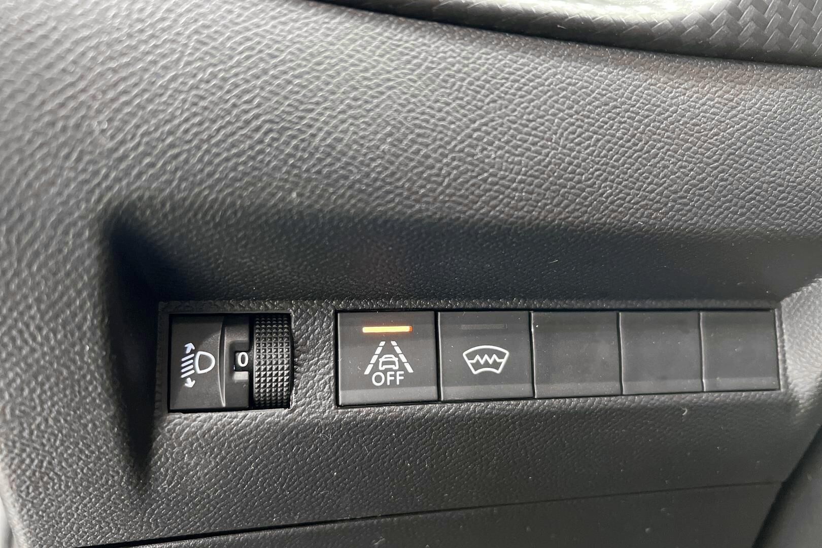 Peugeot 208 iso kuva 22