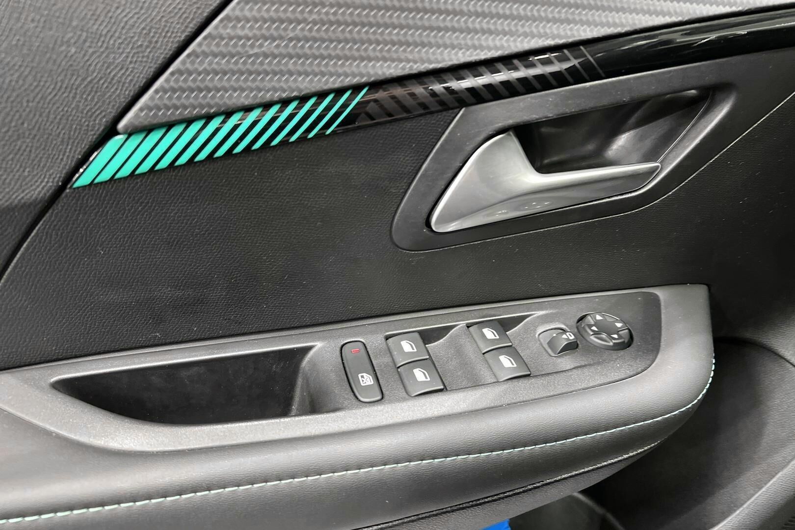 Peugeot 208 iso kuva 23