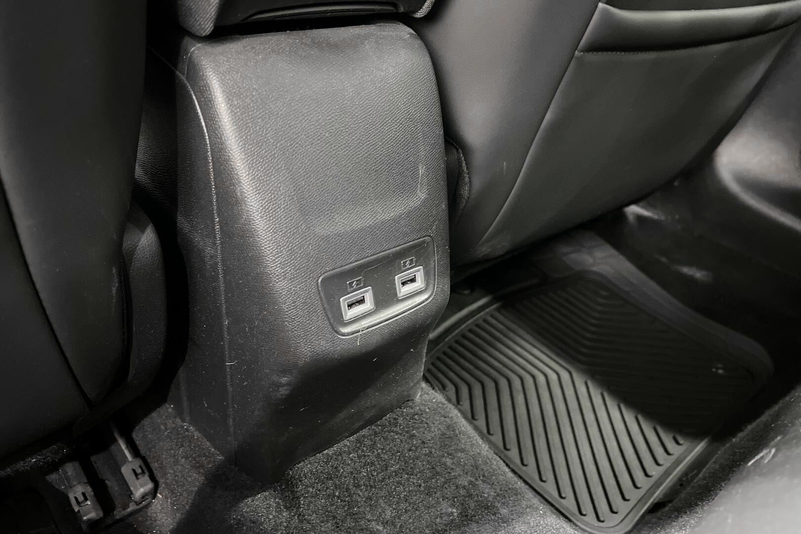 Peugeot 208 iso kuva 24