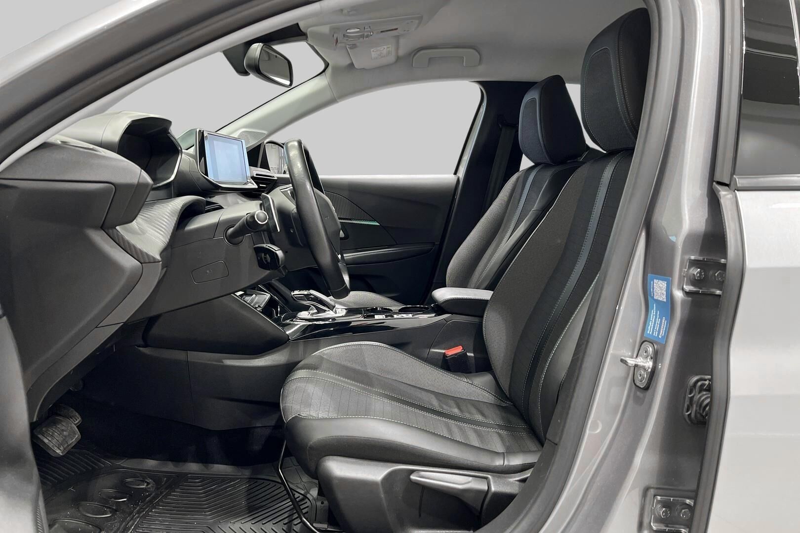 Peugeot 208 iso kuva 9