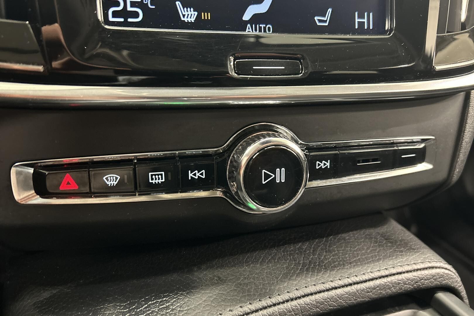 Volvo V90 iso kuva 15