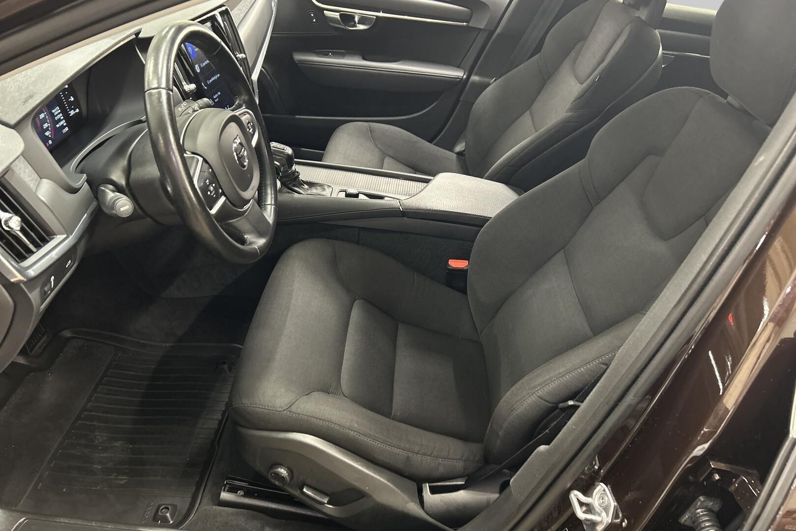 Volvo V90 iso kuva 8