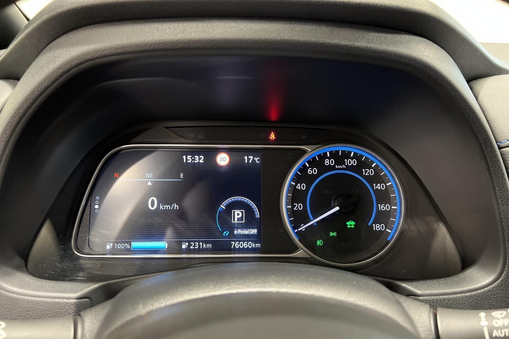 Nissan Leaf iso kuva 24