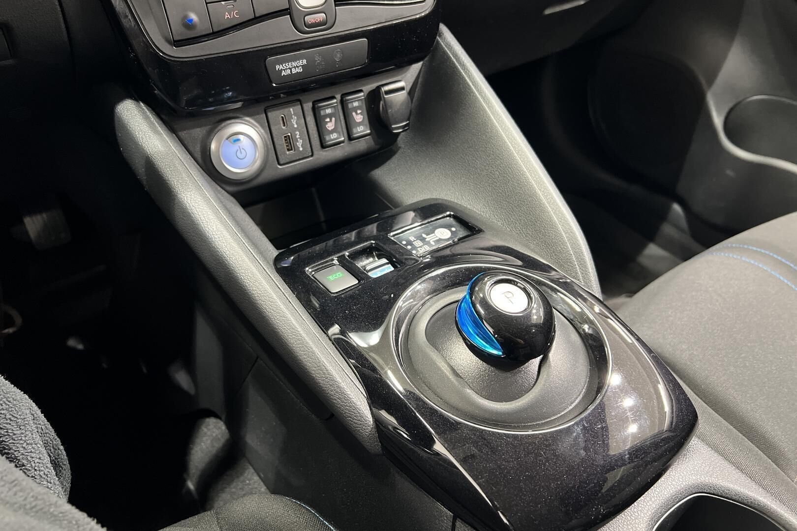 Nissan Leaf iso kuva 27