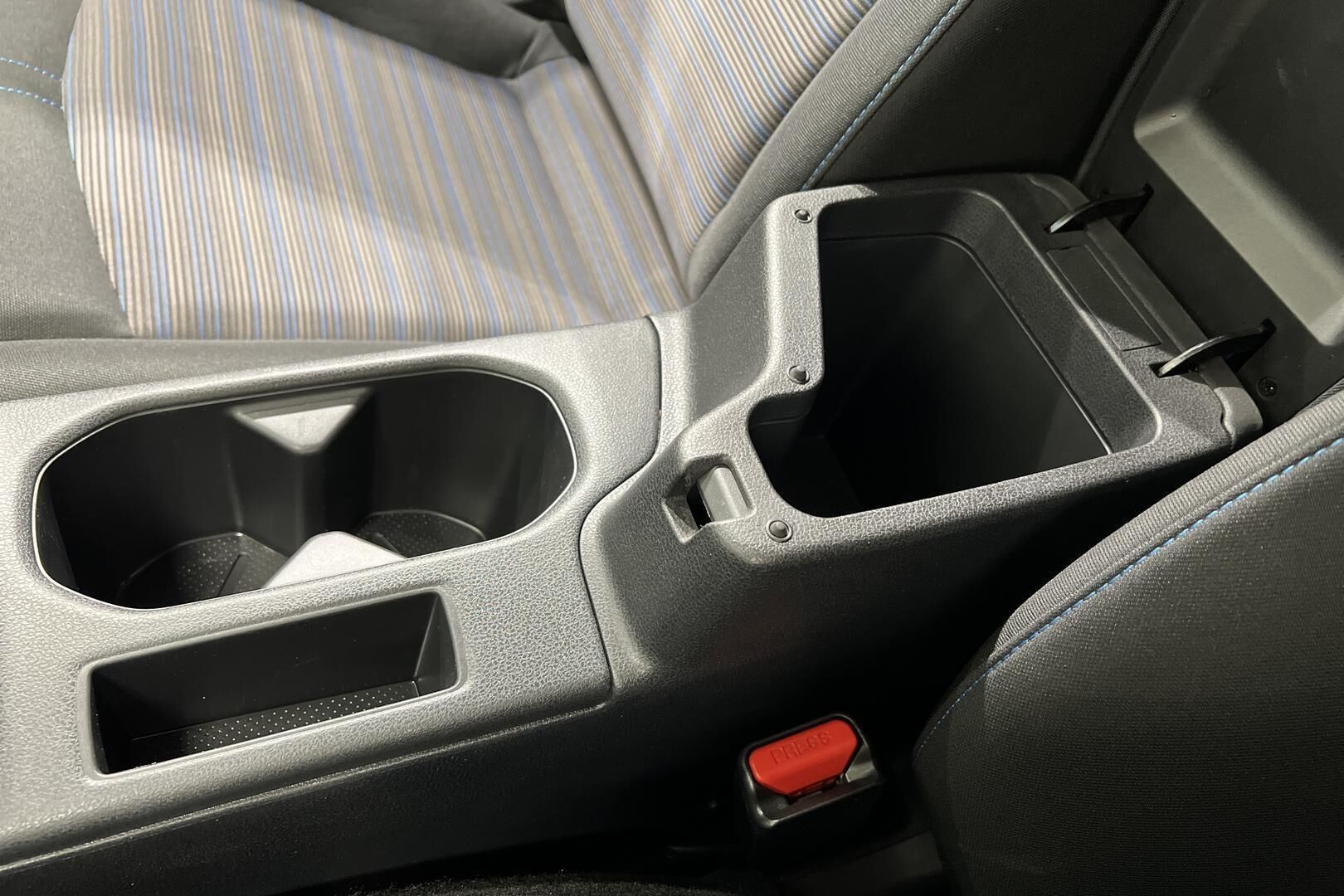 Nissan Leaf iso kuva 28