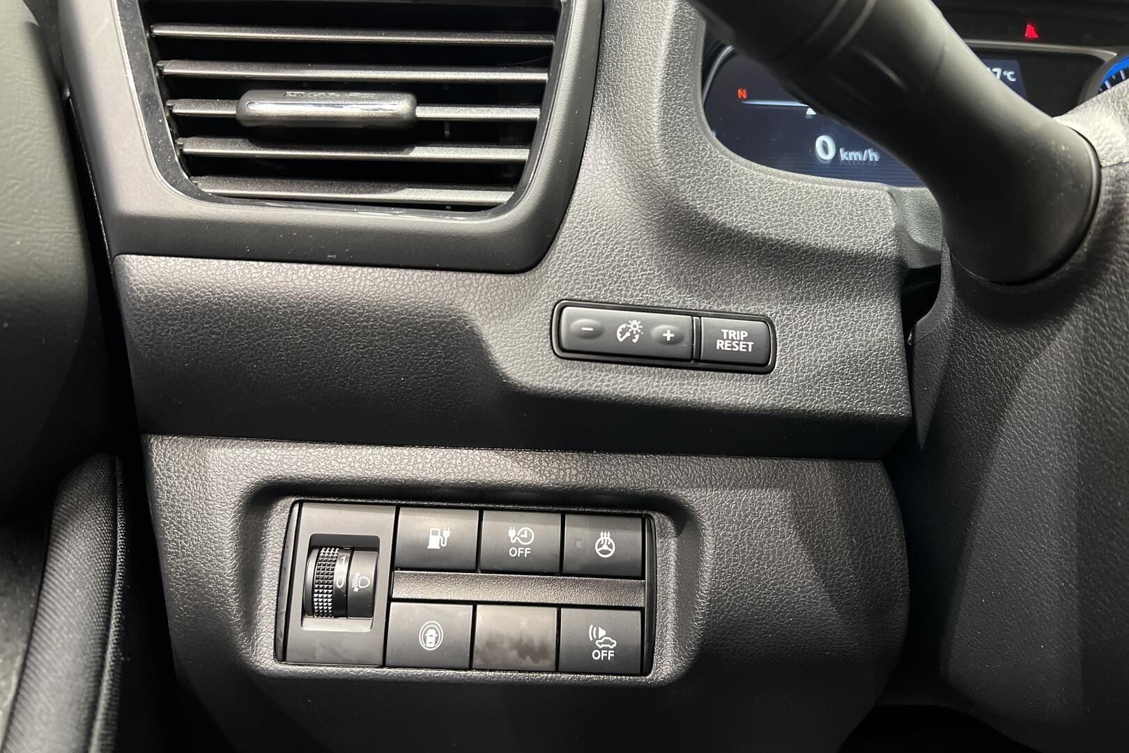 Nissan Leaf iso kuva 16