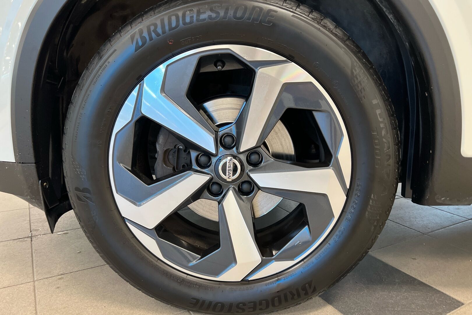 Nissan Qashqai iso kuva 10