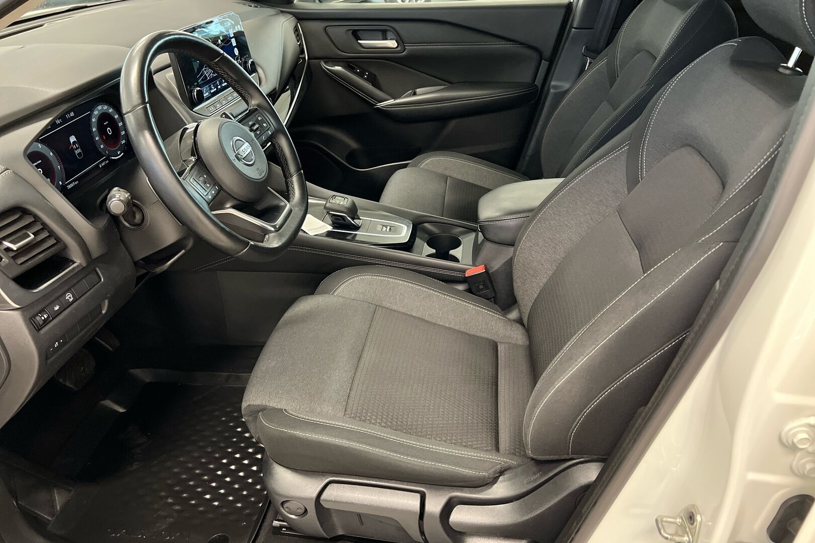 Nissan Qashqai iso kuva 7