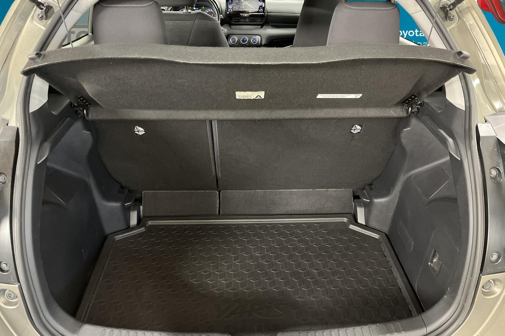 Toyota Yaris iso kuva 14