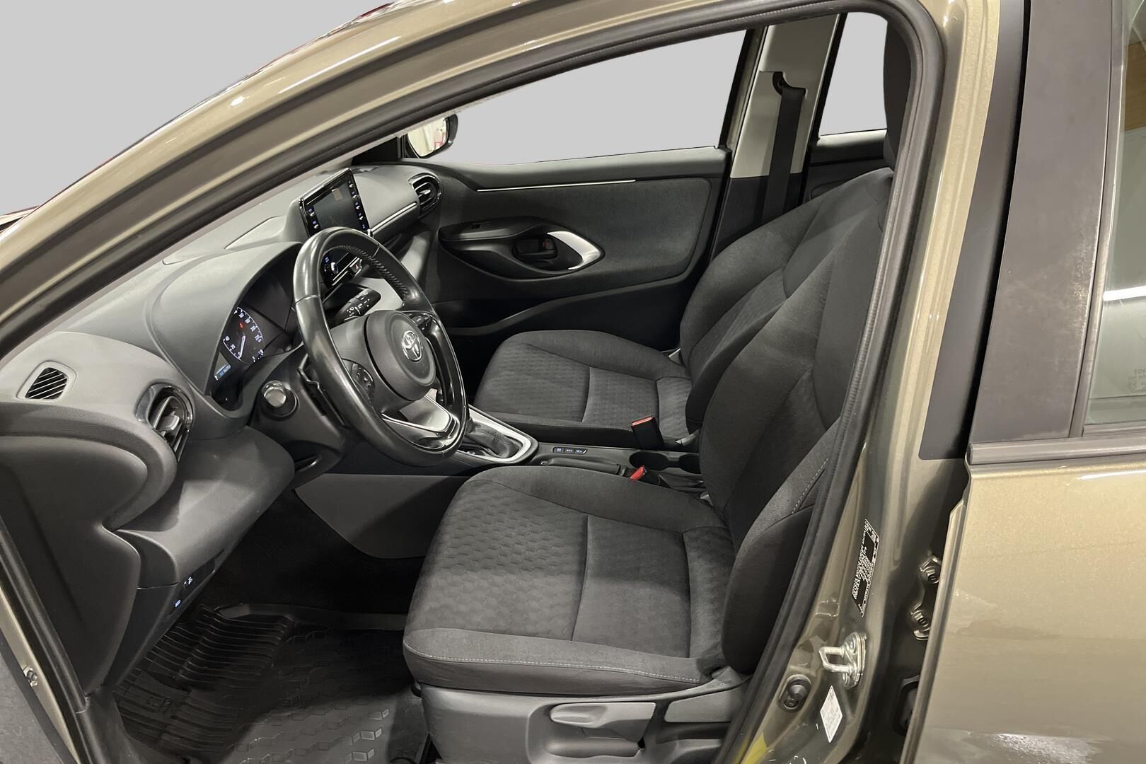 Toyota Yaris iso kuva 11