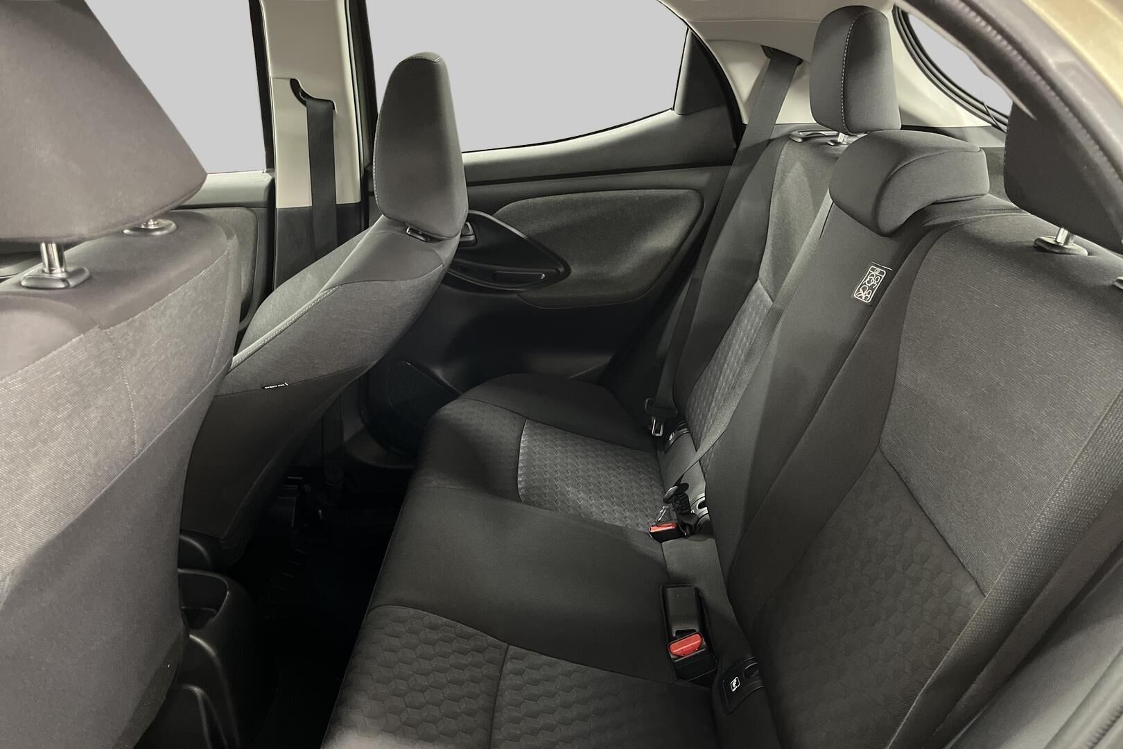 Toyota Yaris iso kuva 12