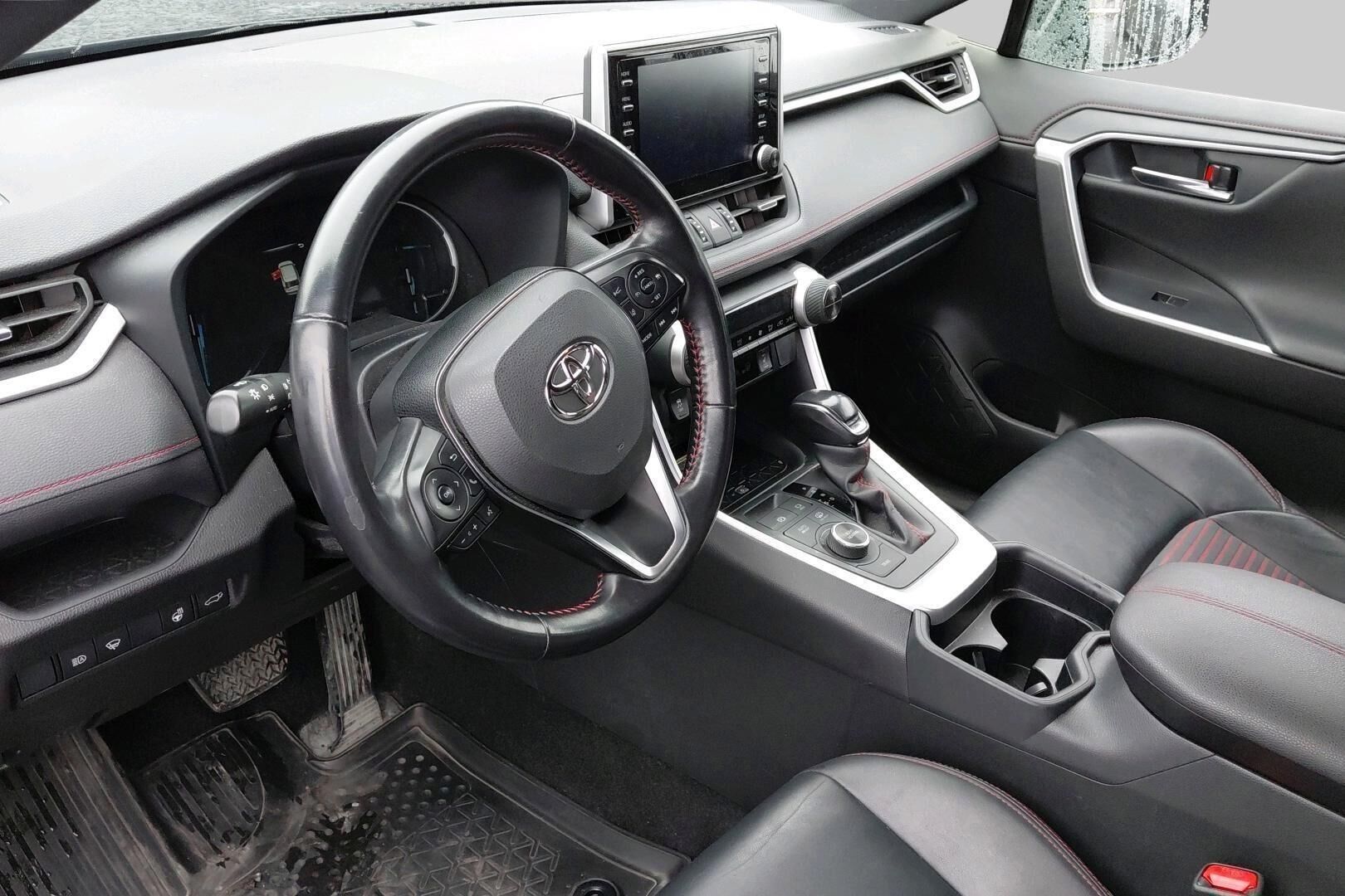 Toyota RAV4 iso kuva 1