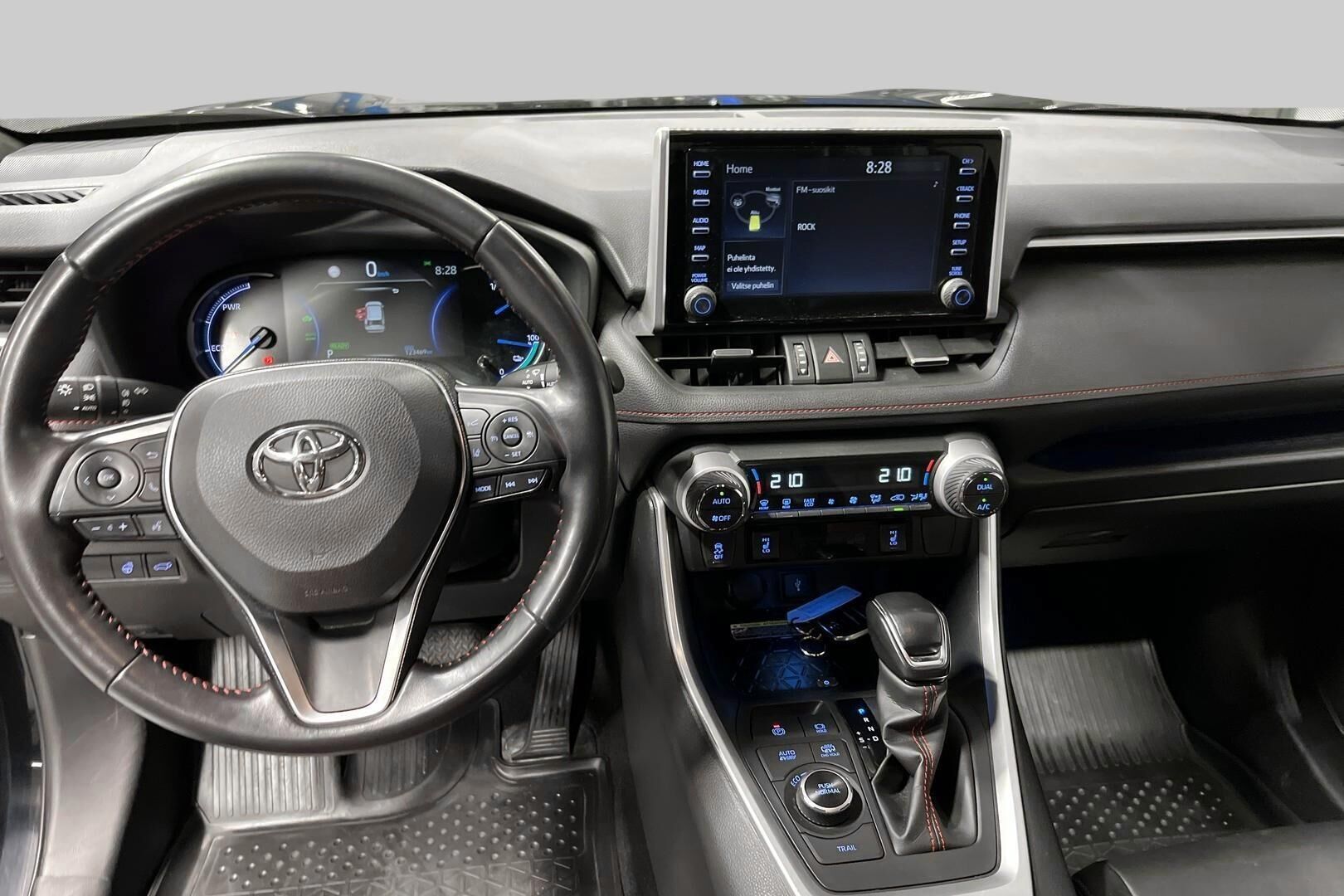 Toyota RAV4 iso kuva 10