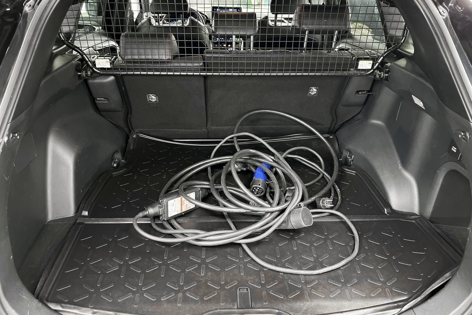 Toyota RAV4 iso kuva 11