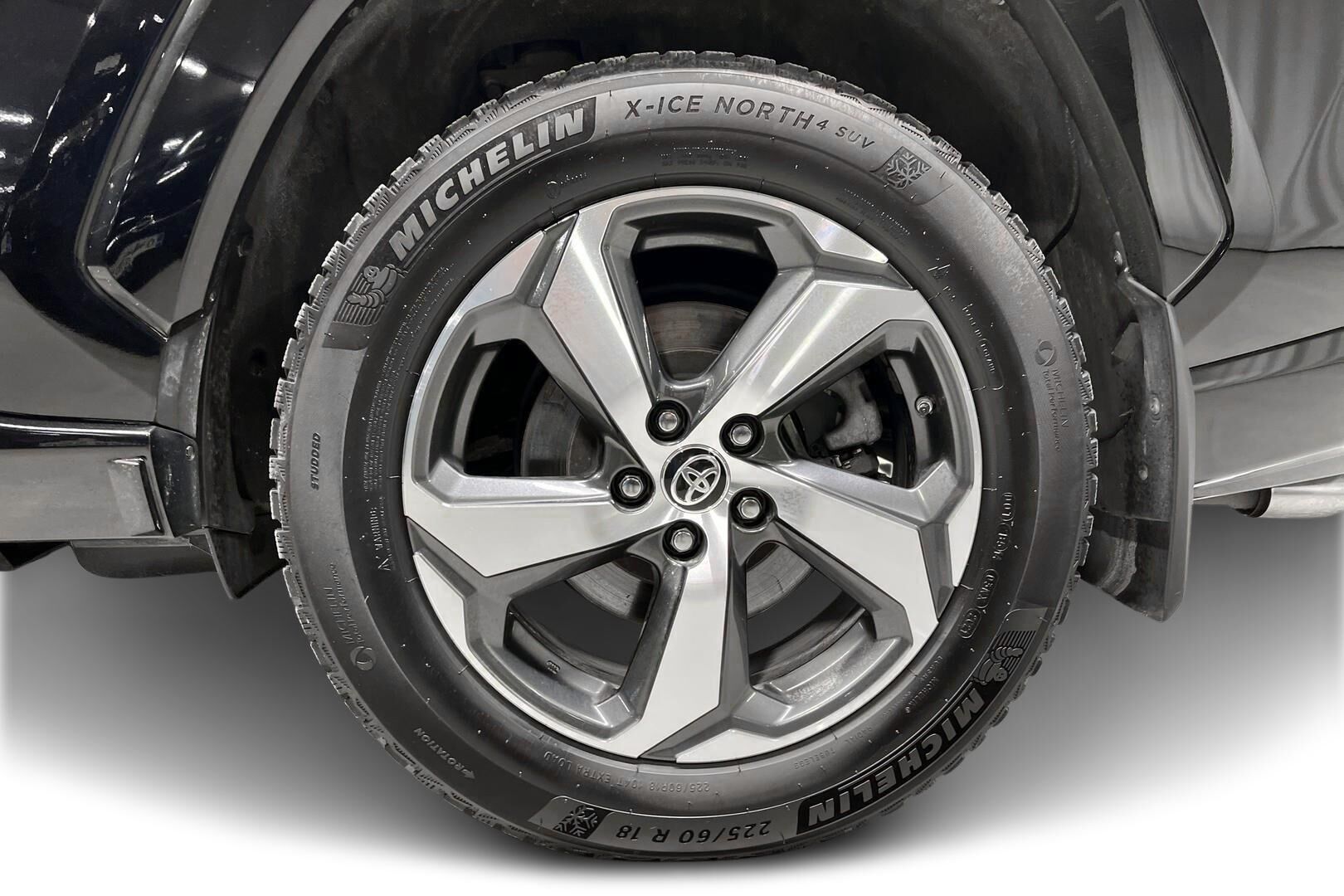 Toyota RAV4 iso kuva 12