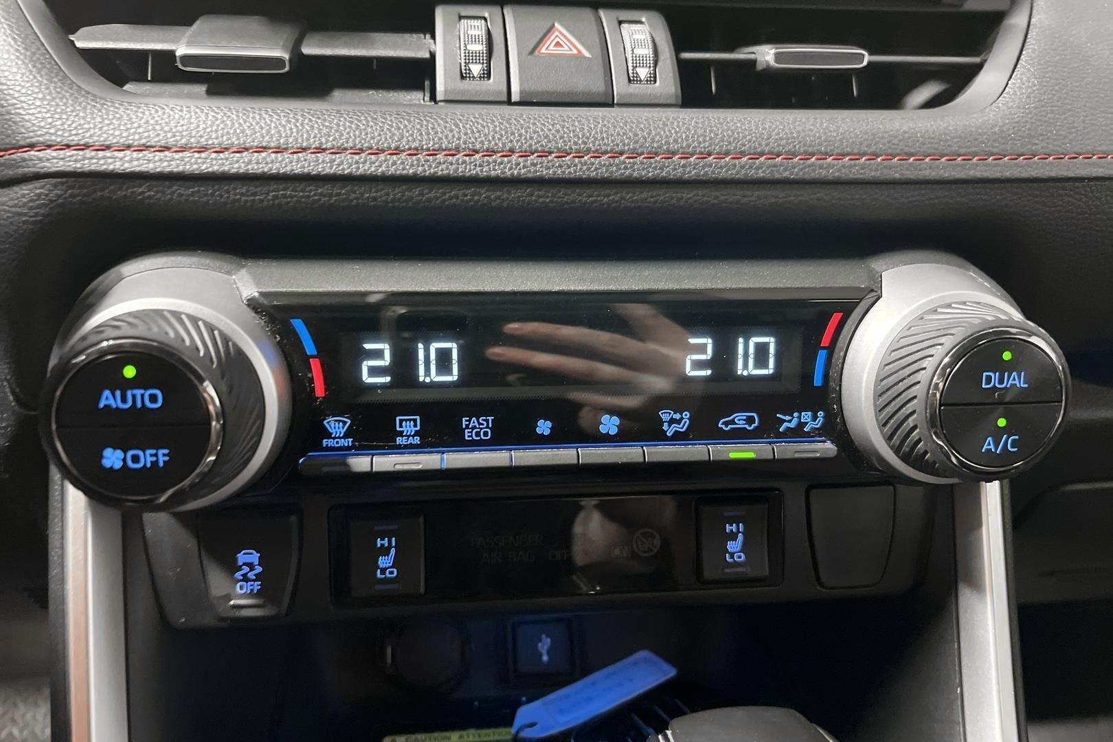 Toyota RAV4 iso kuva 15