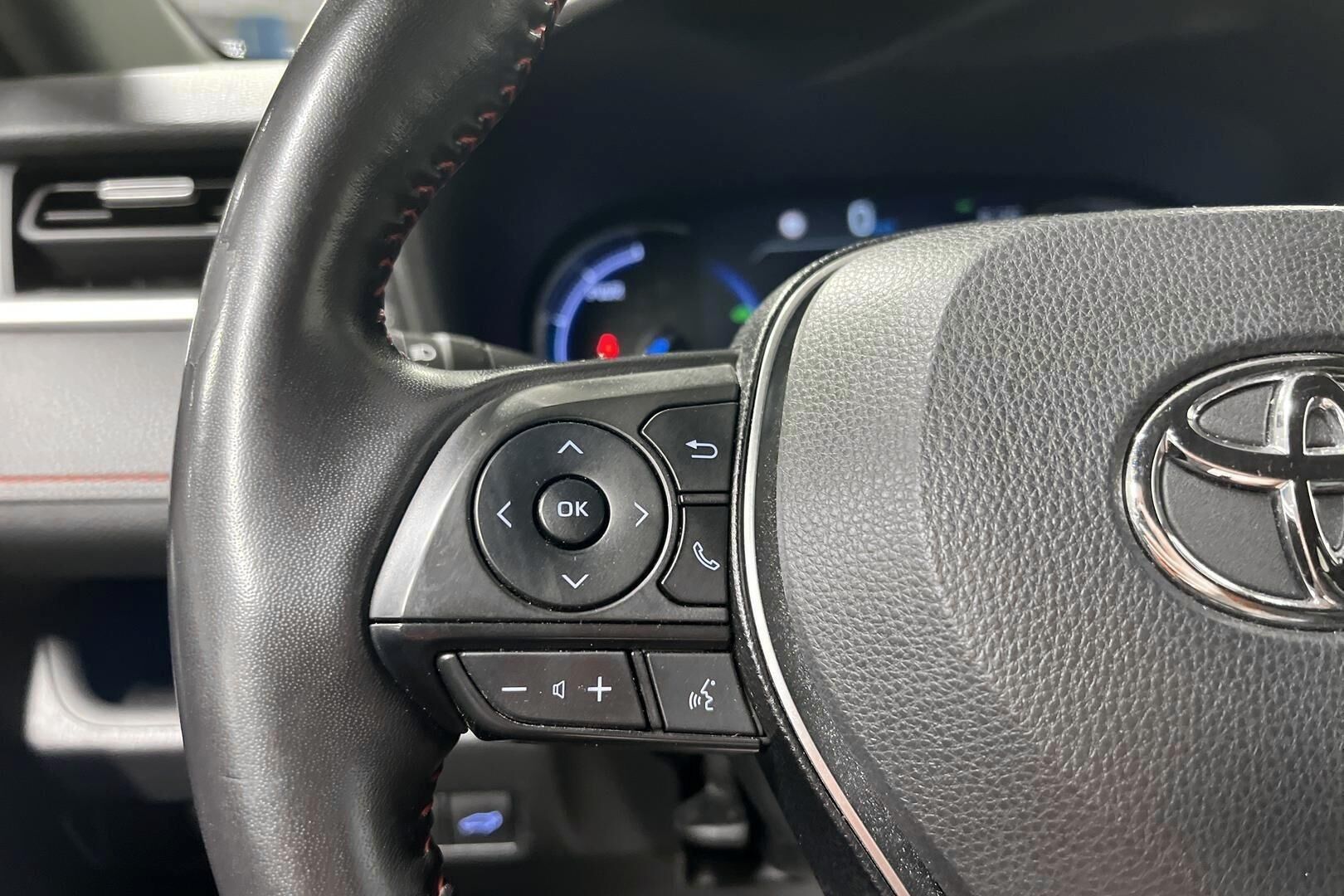 Toyota RAV4 iso kuva 17