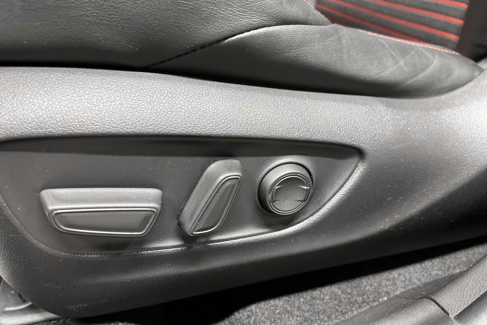 Toyota RAV4 iso kuva 20