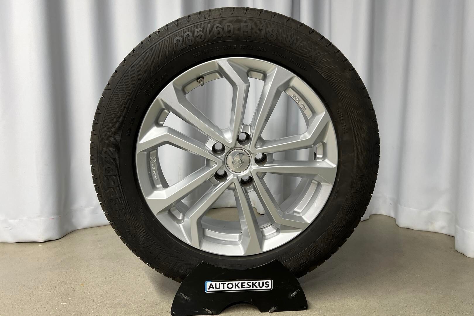 Toyota RAV4 iso kuva 22