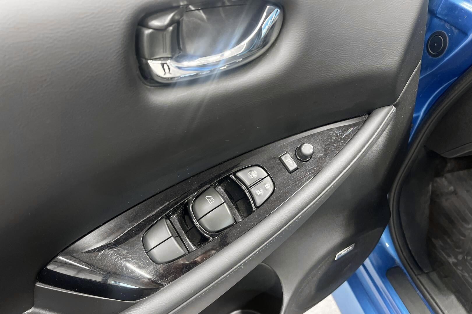 Nissan Leaf iso kuva 13